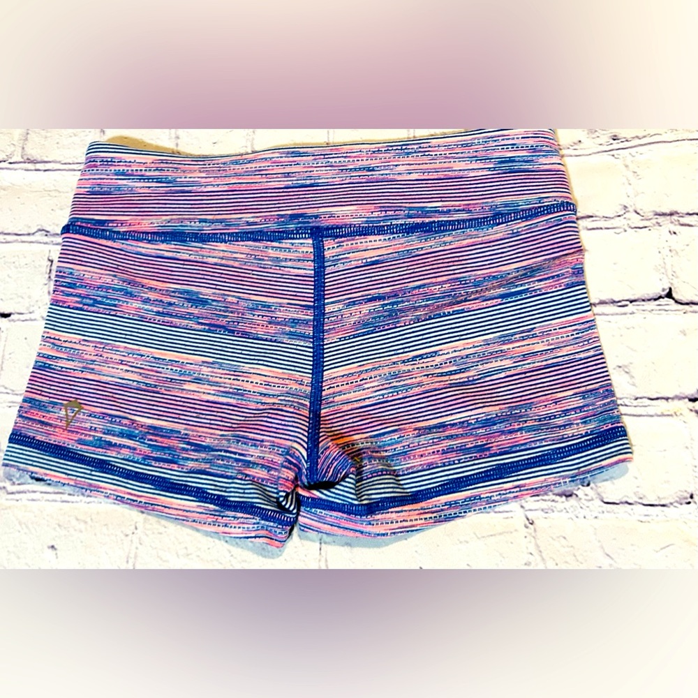 IVIVVA by LULULEMON girls size 10 reversible booty shorts